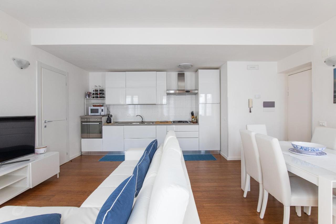 Elena House White Apartment Viareggio Exterior photo